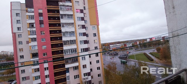 Просторная квартира 92м2 в спальном районе города.