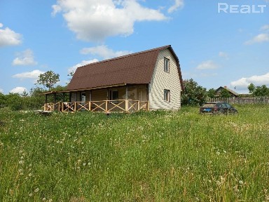 Продам 2 дома, готовые к проживанию, с участками по 25,0 сот. на берегу озера в Ушачском р-не