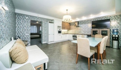 Сдается в аренду коттедж у озера в Логойском районе в 26 км от Минска, в живописном месте.