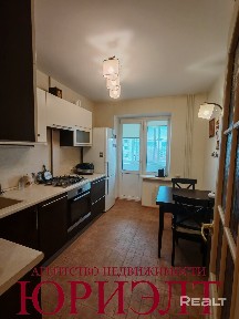 Трехкомнатная квартира в тихом спокойном районе с прекрасным видом