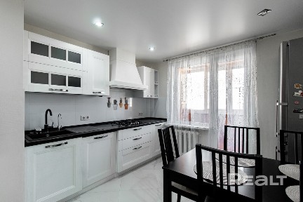 Солнечная, тихая 3 комнатная квартира в двух остановках от метро 