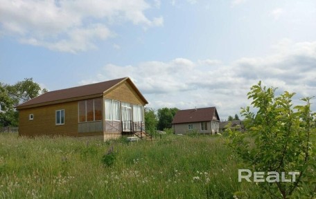 Каркасный современный дом на первой линии у реки Дива.