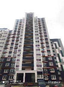 Продается 3-комнатная квартира в новостройке в самом центре города по ул. Докутович, 10.