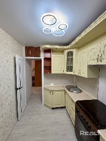 Продается 2-комн. квартира с ремонтом возле остановки по проспекту Димитрова