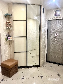 В продаже двухкомнатная квартира полностью готова к комфортному проживанию.