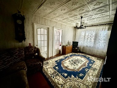 4-комнатная квартира ул. Домбровского д. 13 (м-н Форты)