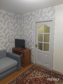 Продается четырехкомнатная квартира, пр-т Победы.