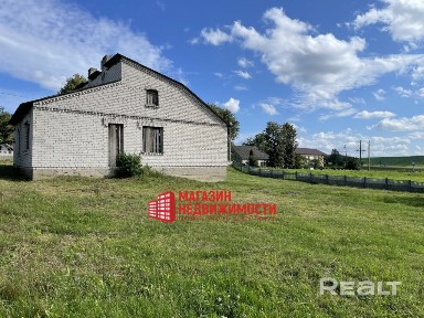 Участок с недостроенным домом в гп Сопоцкин