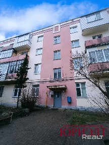 В продаже двухкомнатная квартира на 2-м этаже 4-х этажного кирпичного дома. 