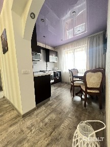 3-комнатная квартира с раздельными комнатами и ремонтом Непокоренных, 59