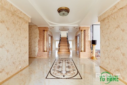 Шикарный коттедж в центре города!