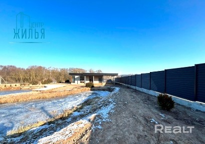 В продаже коттедж, имеющий собственный пруд на участке, в д. Каменка (в 4 км. от города).