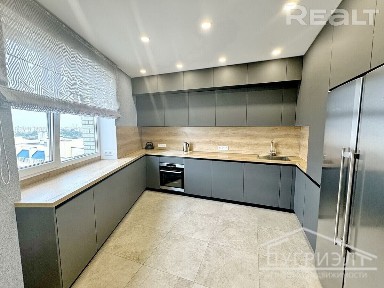 Четырехкомнатная квартира, Махновича ул. - 240490