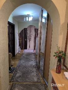 Продается в кирпичном доме 3-х комнатная квартира