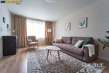 Современная просторная квартира с большой кухней и гардеробной. Игуменский тр-т, д. 26