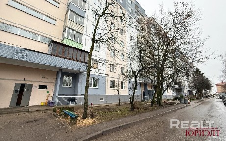 В продаже 2-комнатная квартира на удобном 3-м этаже 9-этажного панельного дома