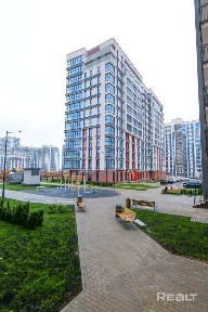 Продаётся квартира в 2-х секционном 13 этажном доме на 5 этаже в парковой зоне.