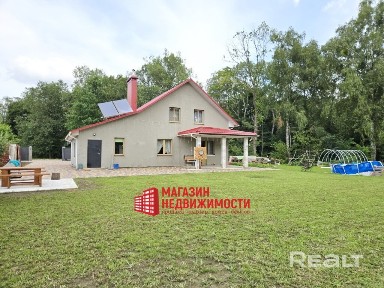 Уютный дом в красивом уединенном месте рядом с речкой