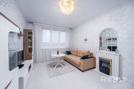 Очень высокий 1-й этаж с лифтом с нулевого уровня