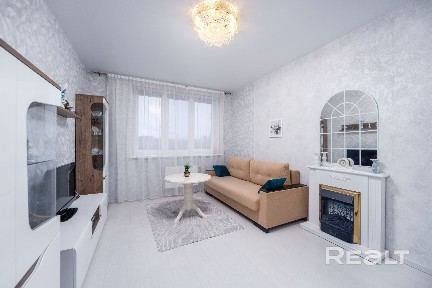 Очень высокий 1-й этаж с лифтом с нулевого уровня