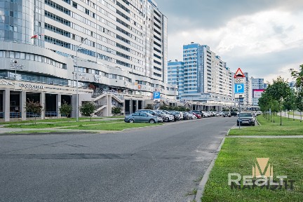 Продается офис с хорошим ремонтом на проспекте Победителей