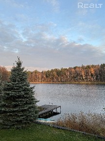 Дом со своим пляжем на берегу озера