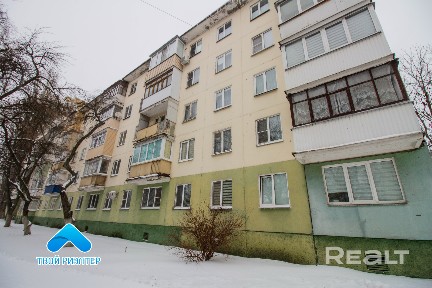 Продается уютная 2-комнатная квартира в панельном доме