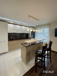 Супер 3-комнатная квартира, просторная, на последнем этаже