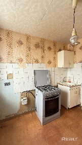 Продается двух комнатная квартира в кирпичном доме с красивым видом.