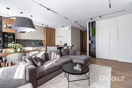 Уютная квартира с дизайнерским ремонтом в районе Лебяжий