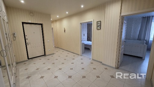 Сдаётся уютная квартира в хорошем районе.