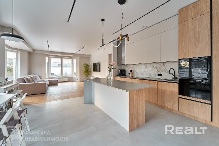 Коттедж с полностью готовым современным дизайнерским ремонтом!