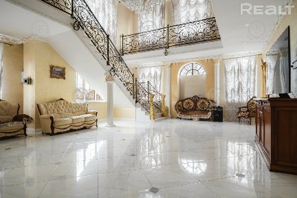 Сдается в аренду просторный коттедж в черте города