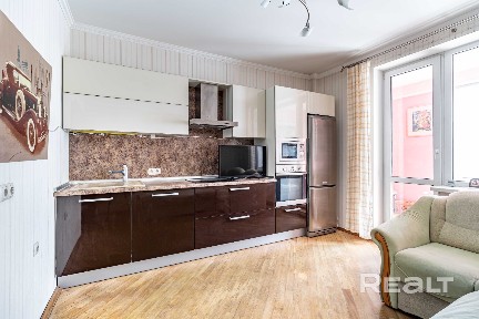 ПРОДАЕТСЯ БОЛЬШАЯ ОДНОКОМНАТНАЯ КВАРТИРА РЯДОМ С МЕТРО 