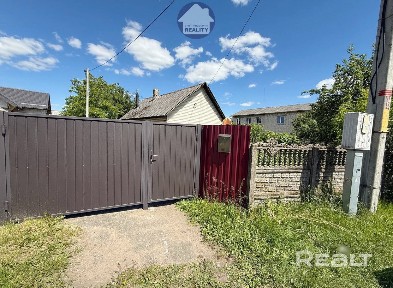 Жилой дом по ул. Фроленкова! Центральные коммуникации! Участок 10 соток!