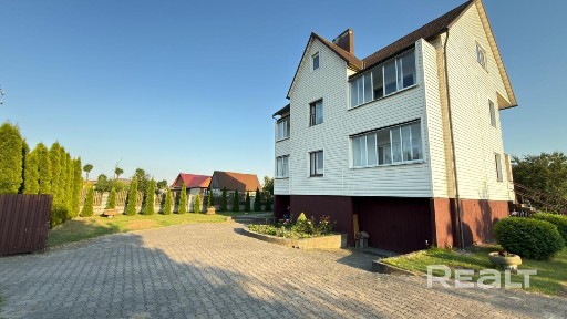 Двухэтажный дом разделенный на 2 полноценные квартиры на против живописного пруда