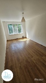 Продается просторная, светлая двухкомнатная квартира