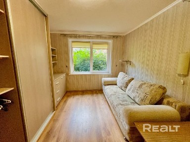 В продаже уютная трехкомнатная квартира в зеленой зоне, вблизи набережной р. Неман