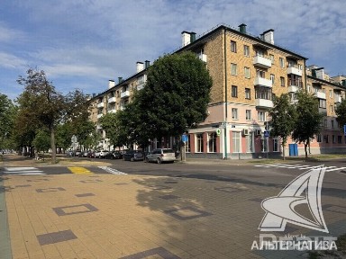 3-комнатная квартира для перевода в нежилой фонд в 993820