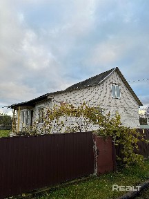 Двухэтажный дом в Петрикове с фруктовым садом и гаражом.