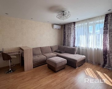 Просторная трехкомнатная квартира в центре Гомеля