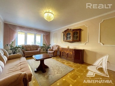 Продажа трехкомнатной квартиры в Бресте, ул. Халту 233008