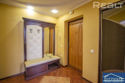 Трехкомнатная квартира, Белуша ул. - 600066