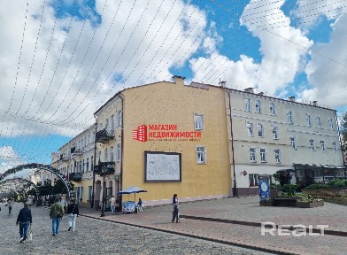 Квартира с видом на пешеходную Советскую улицу