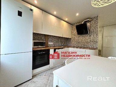 Просторная трехкомнатная квартира на пр. Янки Купалы, 64