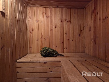 Деревянный дом под реконструкцию или дачу