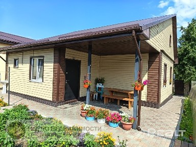 Добротный дом с большим хозблоком в престижном частном секторе Гродно