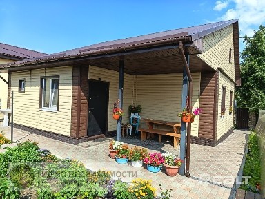 Добротный дом с большим хозблоком в престижном частном секторе Гродно