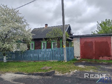 Продаётся бревенчатый дом по ул. Щорса 14