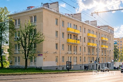 Продается 3-комнатная квартира (сталинка) по ул. Романовская Слобода, 24 возле метро